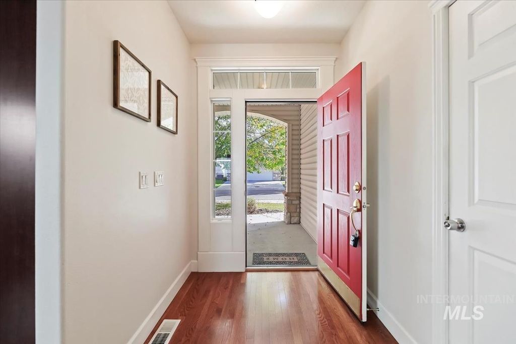 Photo of 328 S Golden Eagle Ln, Eagle, ID 83616 (MLS # 98969830)