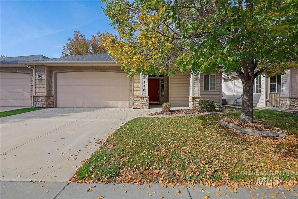 Photo of 328 S Golden Eagle Ln, Eagle, ID 83616 (MLS # 98969830)