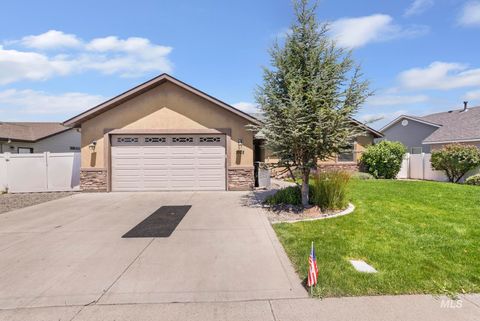 Photo of 1002 Terra Ave, Twin Falls, ID 83301 (MLS # 98993627)