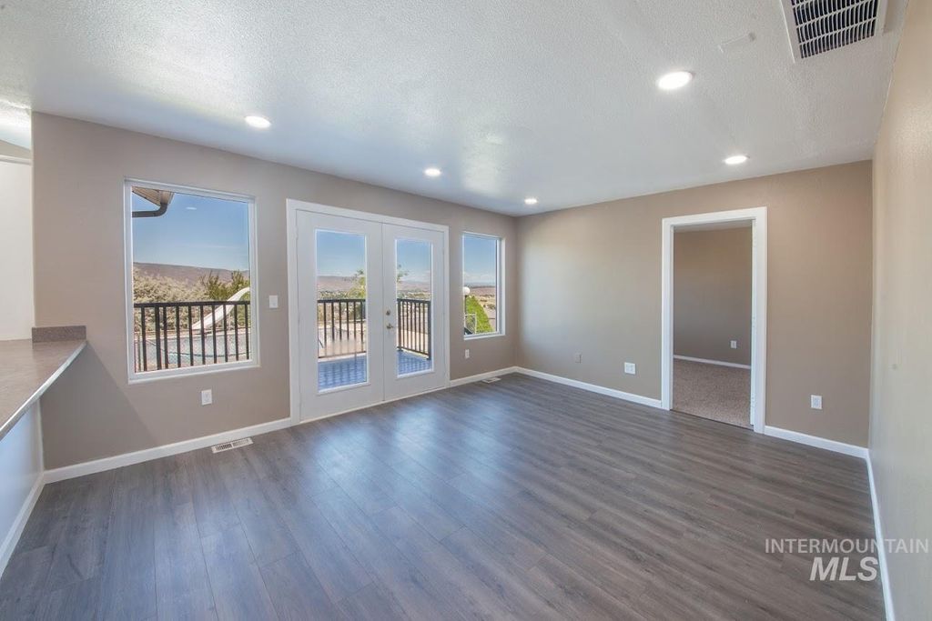 Photo of 2975 Dove Dr, Clarkston, WA 99403 (MLS # 98968518)