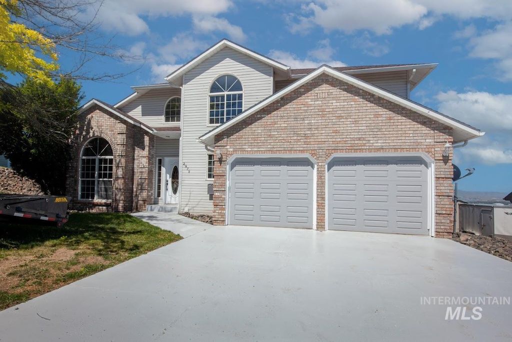 Photo of 2975 Dove Dr, Clarkston, WA 99403 (MLS # 98968518)