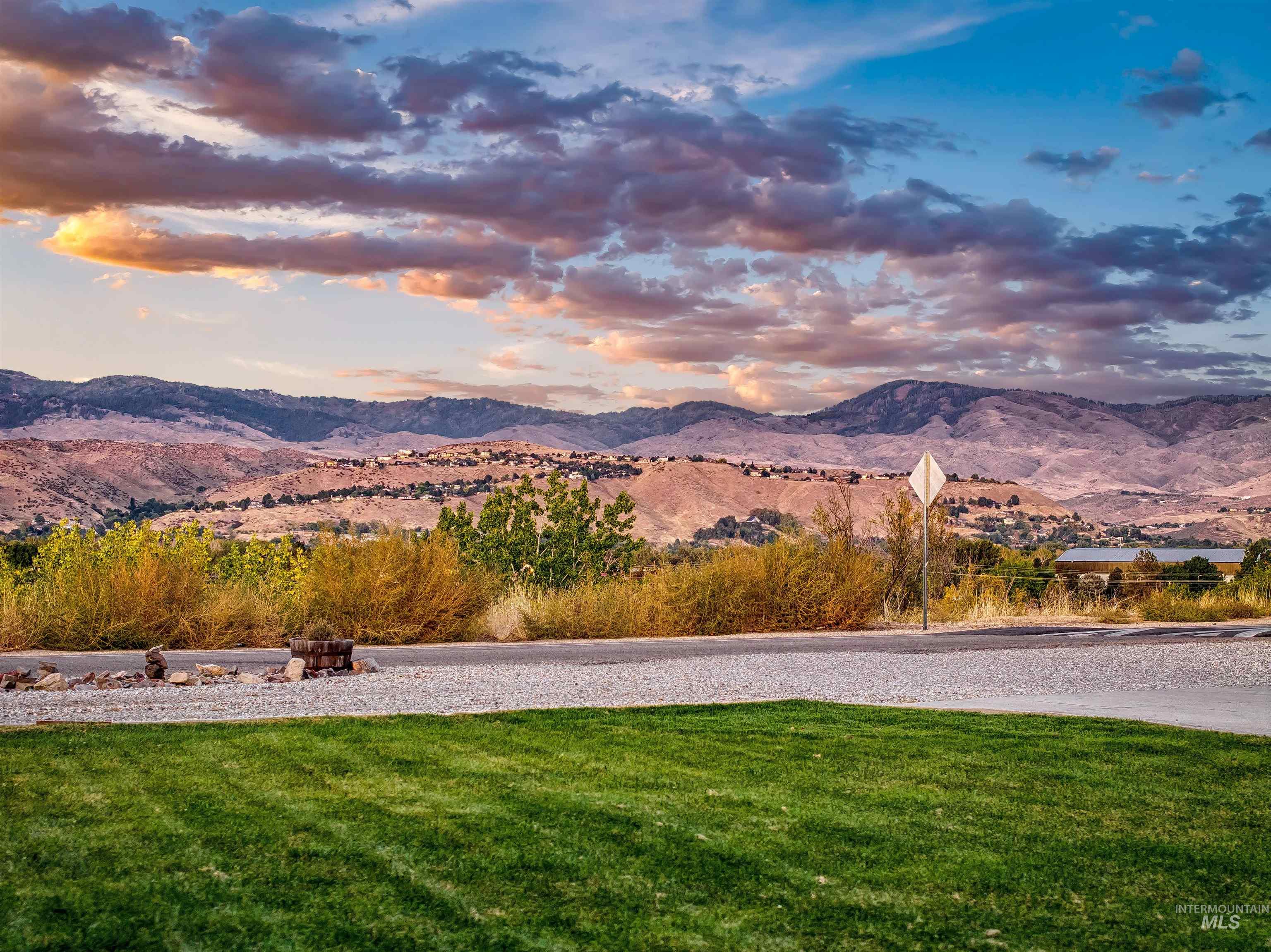 4803 Mountain View Dr