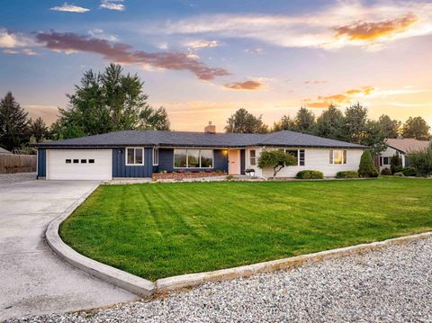 Photo of 4803 Mountain View Dr, Boise, ID 83704 (MLS # 98963015)