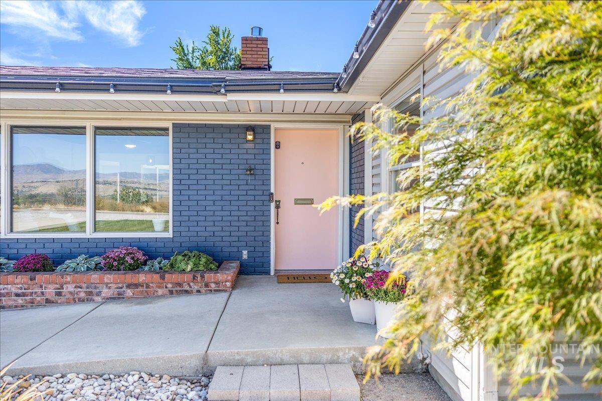 4803 Mountain View Dr