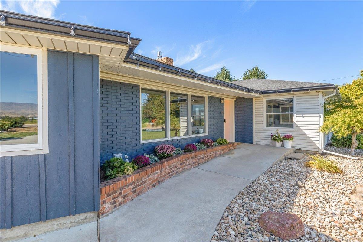 4803 Mountain View Dr