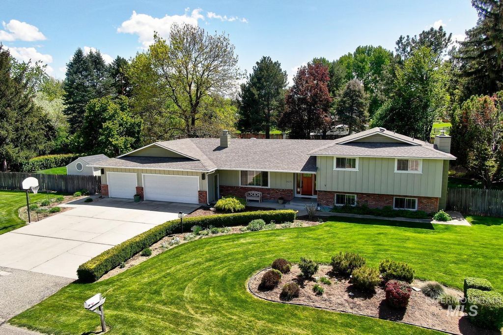 Photo of 9105 W Aquarius Street, Boise, ID 83709 (MLS # 98984141)