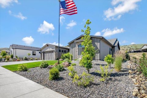 Photo of 18015 N Burnt Car Pl, Eagle, ID 83714 (MLS # 98957963)