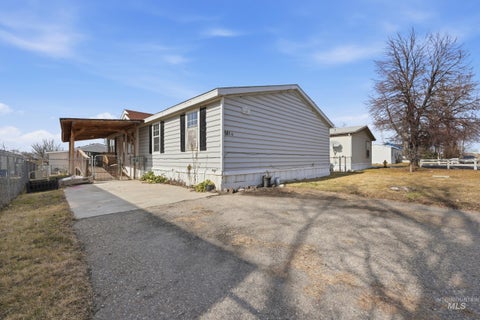 Photo of 601 N 42nd St, Nampa, ID 83651 (MLS # 98975321)