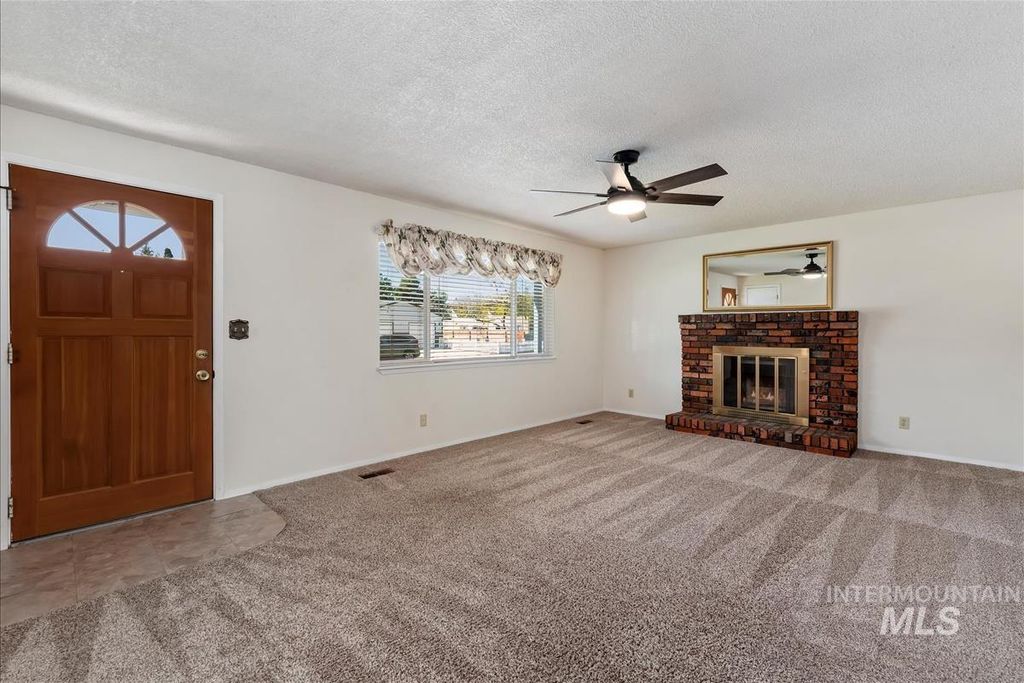 Photo of 580 E Amanita St, Eagle, ID 83616 (MLS # 98986134)