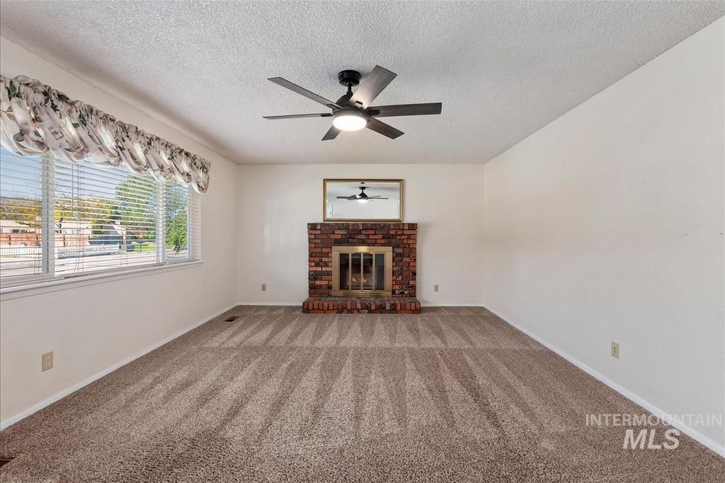 Photo of 580 E Amanita St, Eagle, ID 83616 (MLS # 98986134)