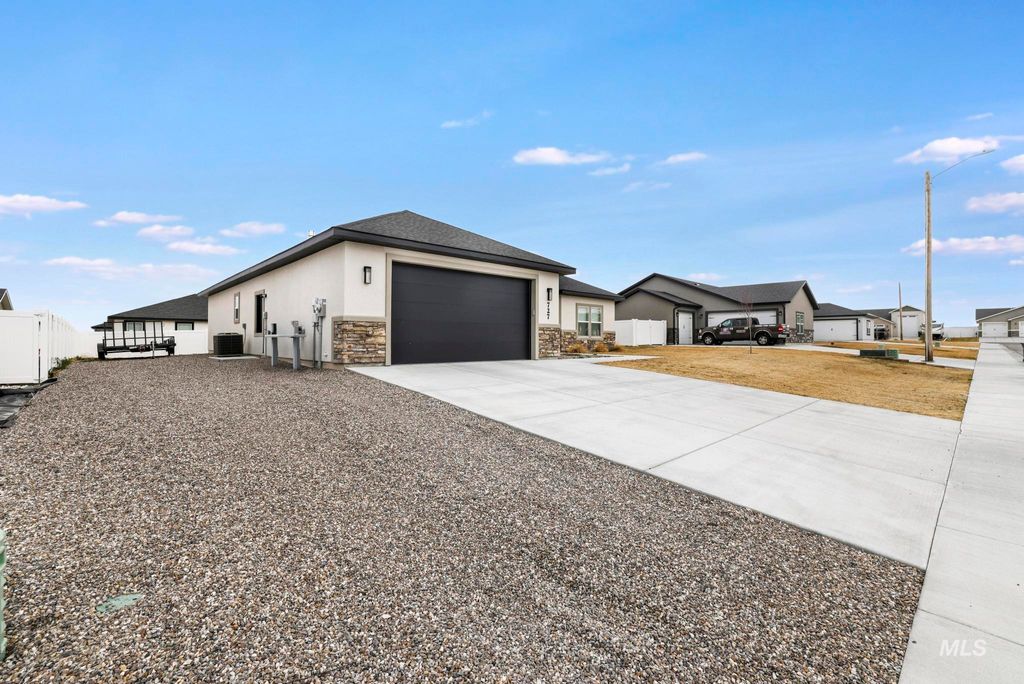 Photo of 727 Satia Ln, Kimberly, ID 83341 (MLS # 98977961)