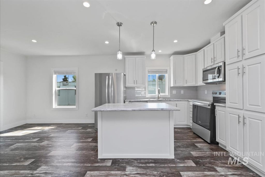 Photo of 914 N Midland Blvd #18, Nampa, ID 83651 (MLS # 98994423)