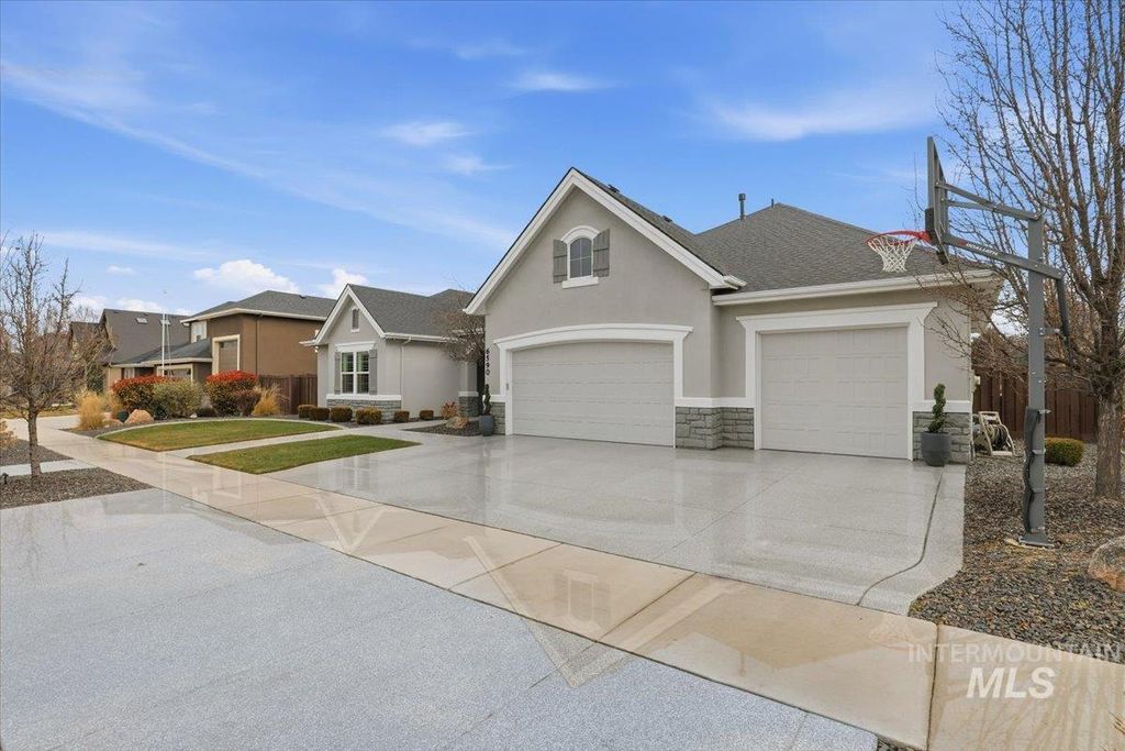 Photo of 6590 N Fairborn Ave, Meridian, ID 83646 (MLS # 98973380)
