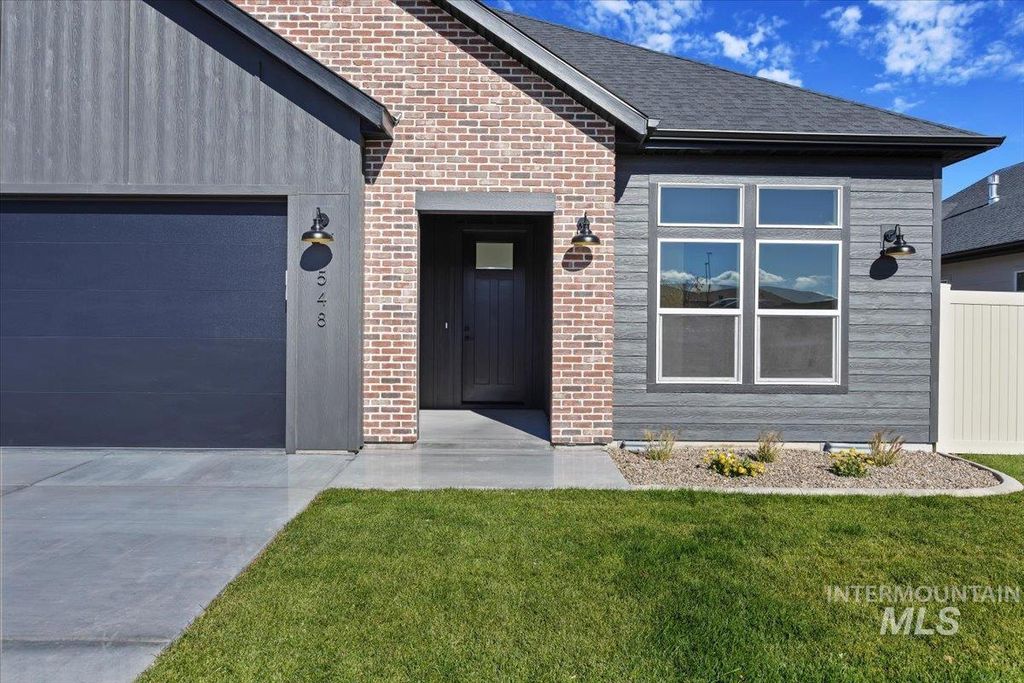 Photo of 548 Falling Leaf Lane, Twin Falls, ID 83301 (MLS # 98965445)