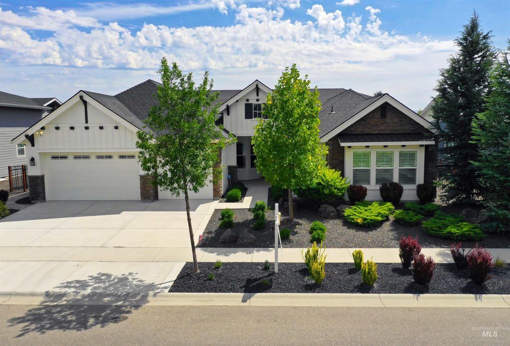 Photo of 1102 N Longhorn Ave, Eagle, ID 83616 (MLS # 98967637)
