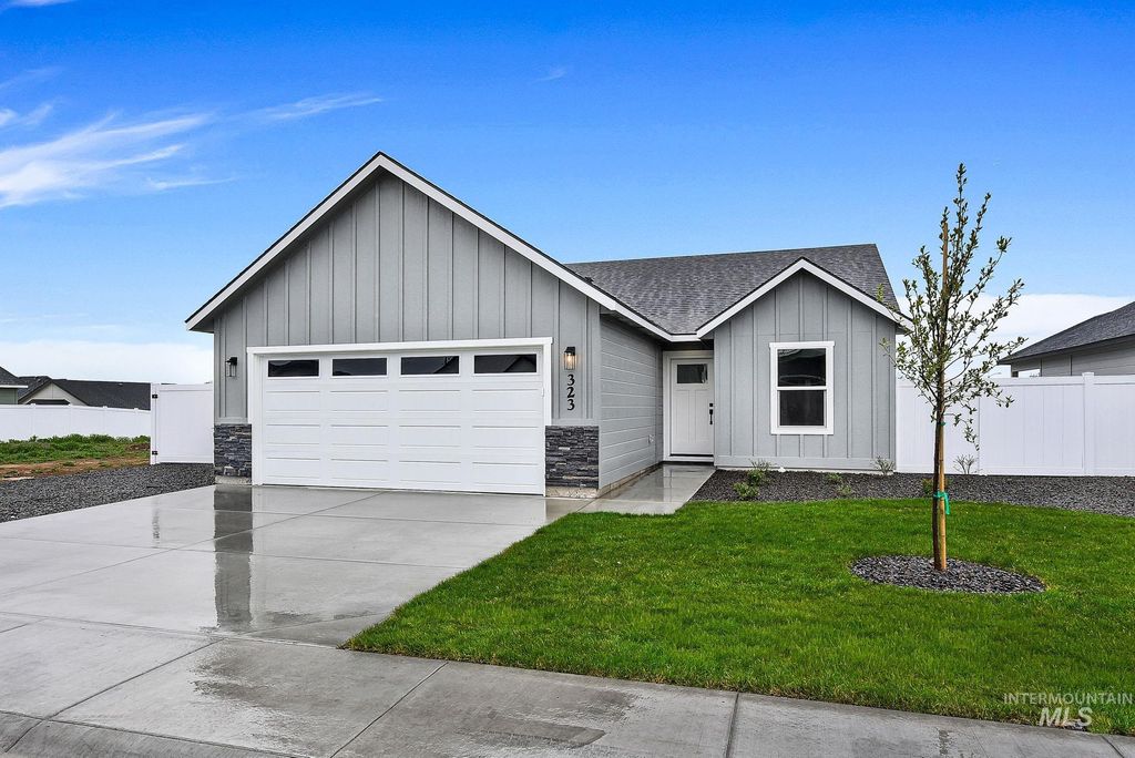 Photo of 323 N 12th St, Parma, ID 83660 (MLS # 98980625)