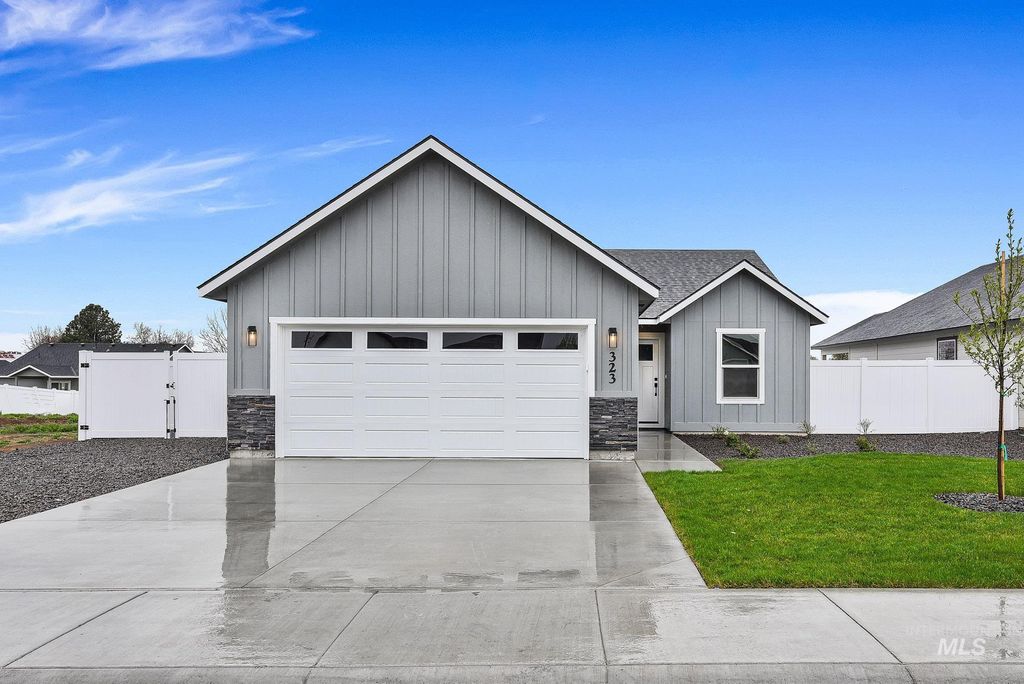 Photo of 323 N 12th St, Parma, ID 83660 (MLS # 98980625)