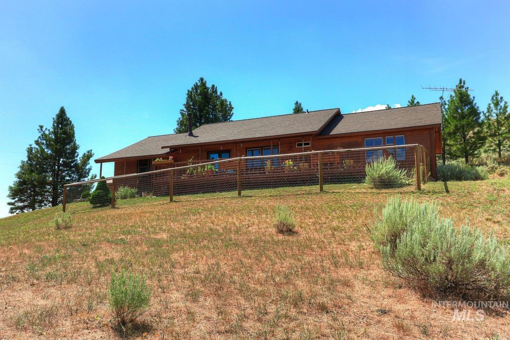 Photo of 211 Evergreen Dr, Boise, ID 83716 (MLS # 98986373)