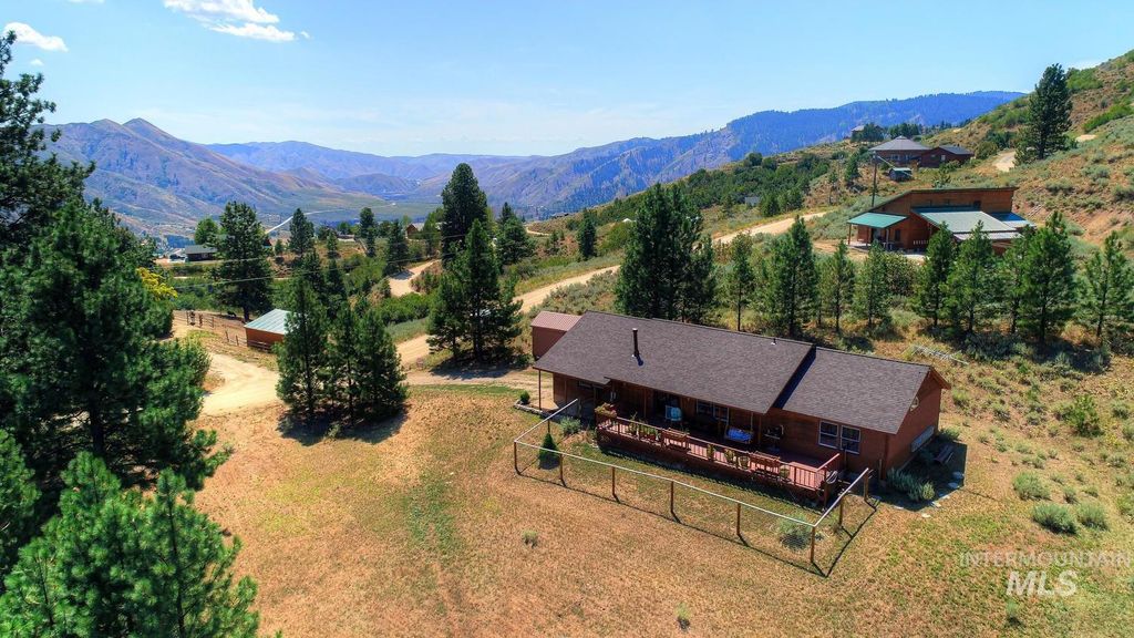 Photo of 211 Evergreen Dr, Boise, ID 83716 (MLS # 98986373)