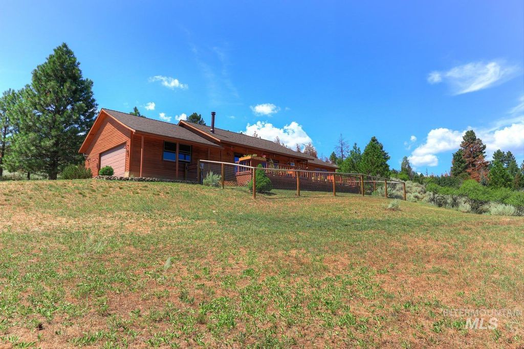 Photo of 211 Evergreen Dr, Boise, ID 83716 (MLS # 98986373)