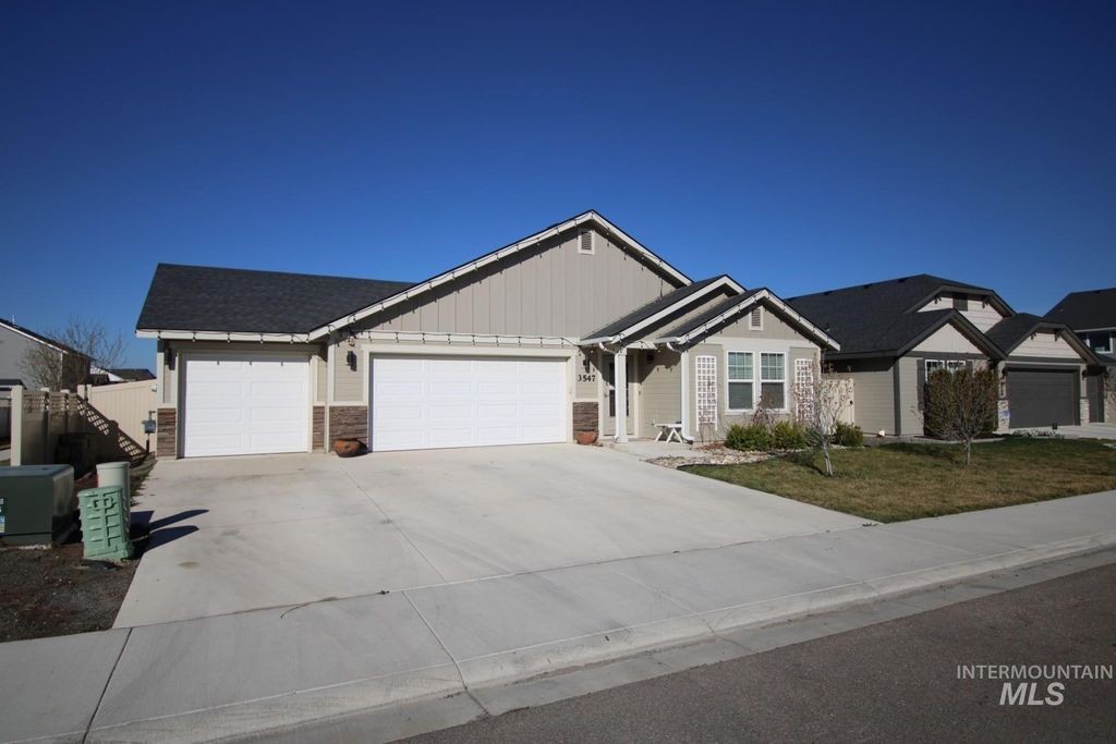 Photo of 3547 S Trail Ridge Ave, Nampa, ID 83686 (MLS # 98978885)