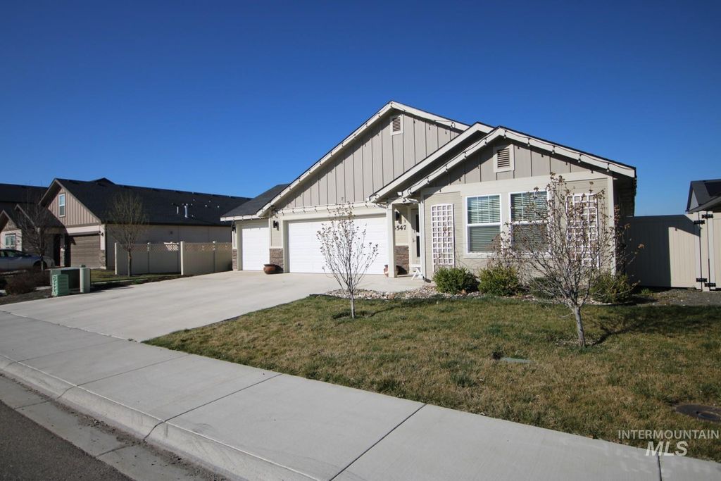 Photo of 3547 S Trail Ridge Ave, Nampa, ID 83686 (MLS # 98978885)