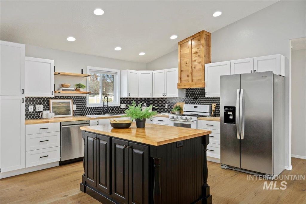 Photo of 1827 Targhee Drive, Twin Falls, ID 83301 (MLS # 98974366)