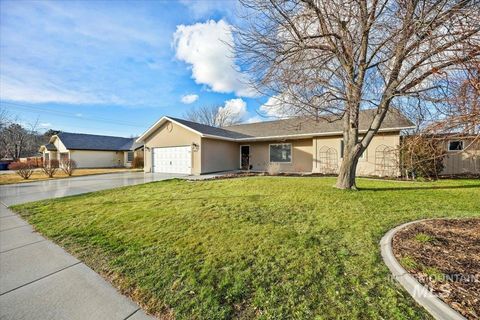Photo of 1827 Targhee Drive, Twin Falls, ID 83301 (MLS # 98974366)