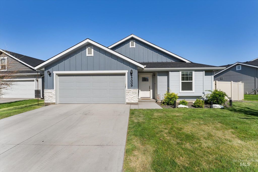 Photo of 17009 N Cornwallis Way, Nampa, ID 83687 (MLS # 98985105)