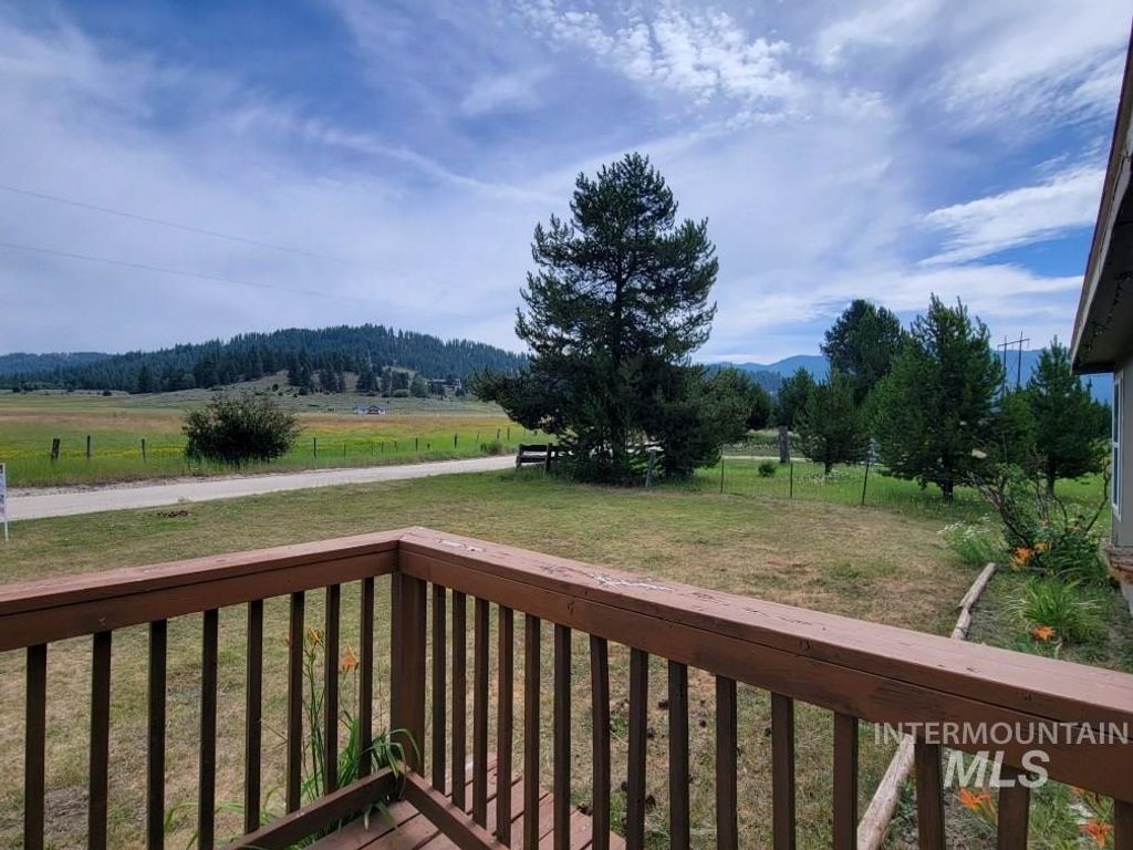 Photo of 35 Atkin Lane, Cascade, ID 83611 (MLS # 98984676)