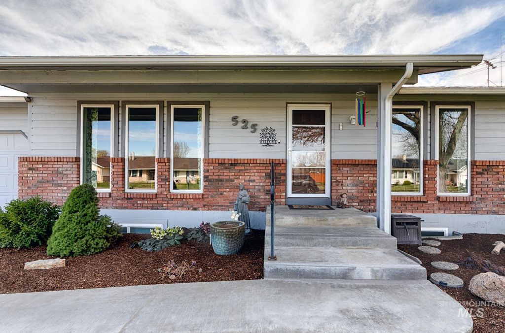 Photo of 525 Donna Drive, Nampa, ID 83686 (MLS # 98978698)