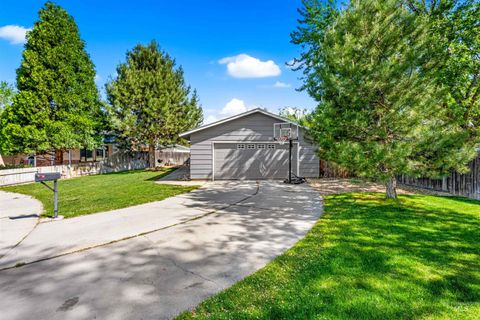 Photo of 304 W Woodvine Ct, Boise, ID 83706 (MLS # 98986187)