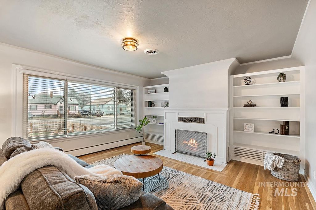 Photo of 92 N Yale St, Nampa, ID 83651 (MLS # 98967053)