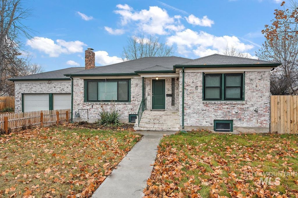 Photo of 92 N Yale St, Nampa, ID 83651 (MLS # 98967053)