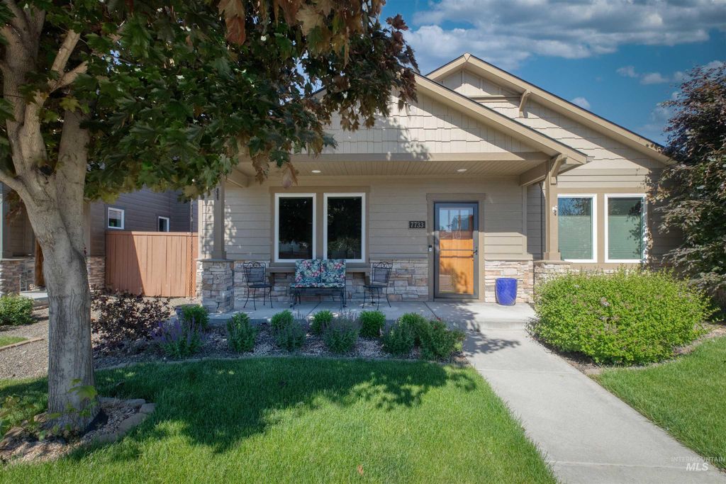 Photo of 7733 N Abe Avenue, Boise, ID 83714 (MLS # 98986720)