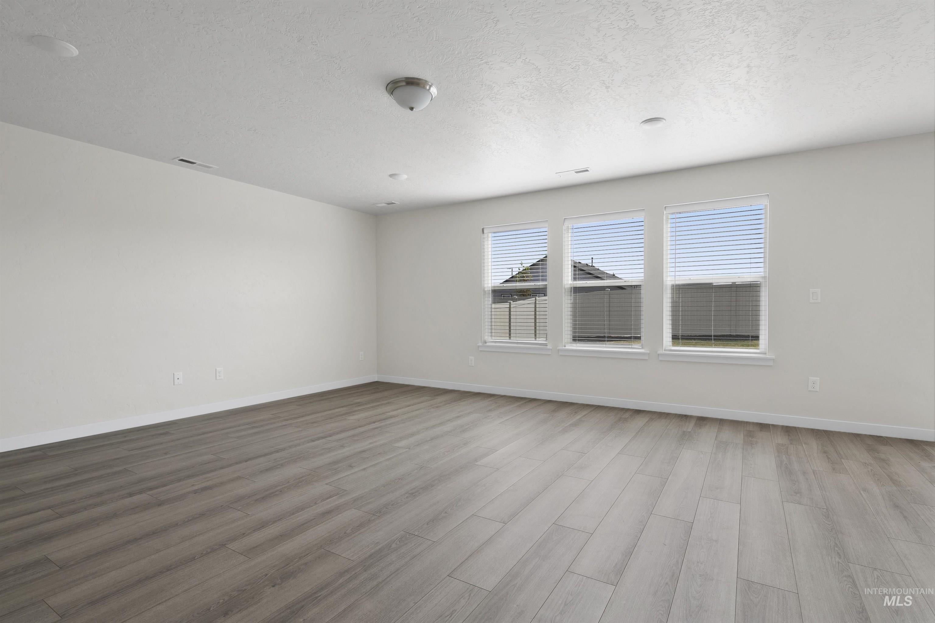 7807 E Meriwether Dr