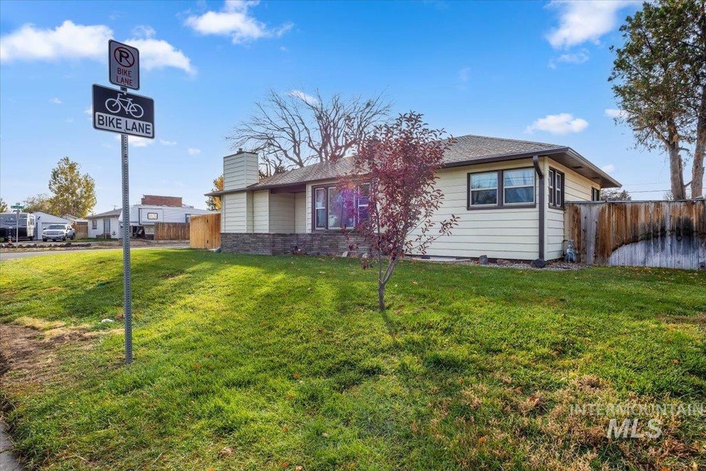 Photo of 305 Filer Ave W Ave, Twin Falls, ID 83301 (MLS # 99005221)
