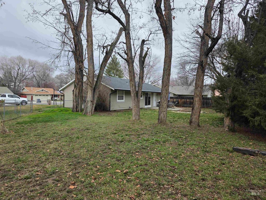 Photo of 1887 W Cherry Ct, Boise, ID 83705 (MLS # 98977120)