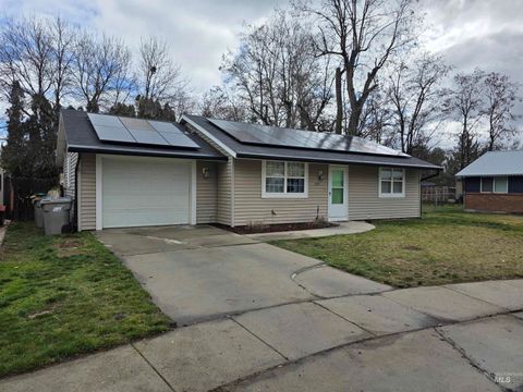 Photo of 1887 W Cherry Ct, Boise, ID 83705 (MLS # 98977120)