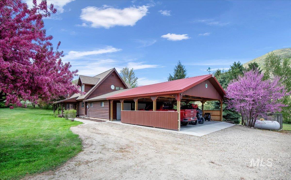 6856 Highway 55