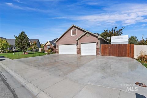 Photo of 710 W Wildrye Ct, Nampa, ID 83686 (MLS # 98963764)