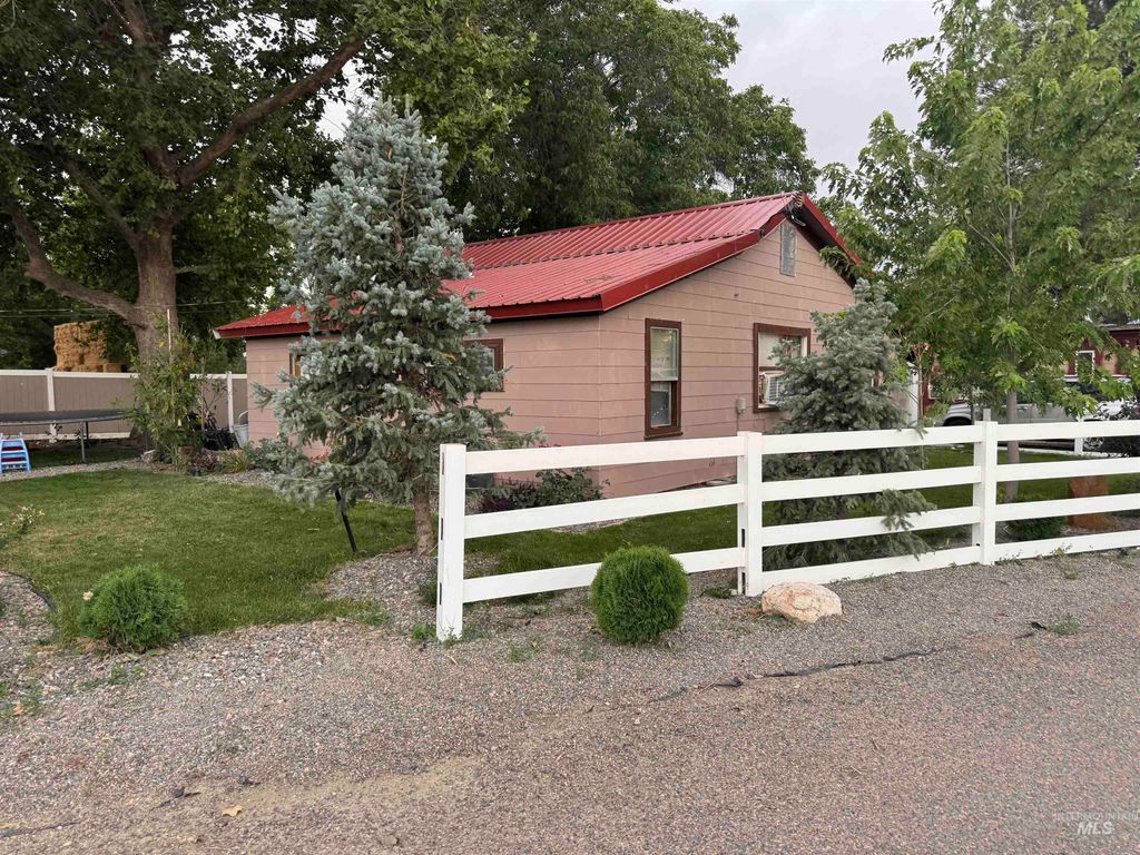 Photo of 101 W Utah Ave, Homedale, ID 83628 (MLS # 98959517)