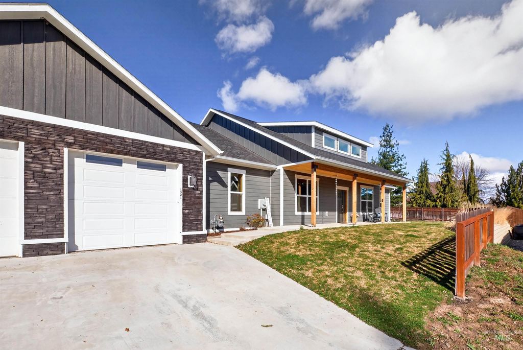 Photo of 1321 Lande Lane, Moscow, ID 83843 (MLS # 98979788)