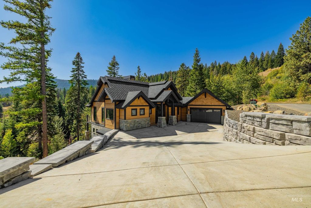 Photo of 15 Veil Cave Court, Donnelly, ID 83615 (MLS # 98941816)