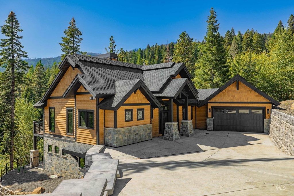 Photo of 15 Veil Cave Court, Donnelly, ID 83615 (MLS # 98941816)