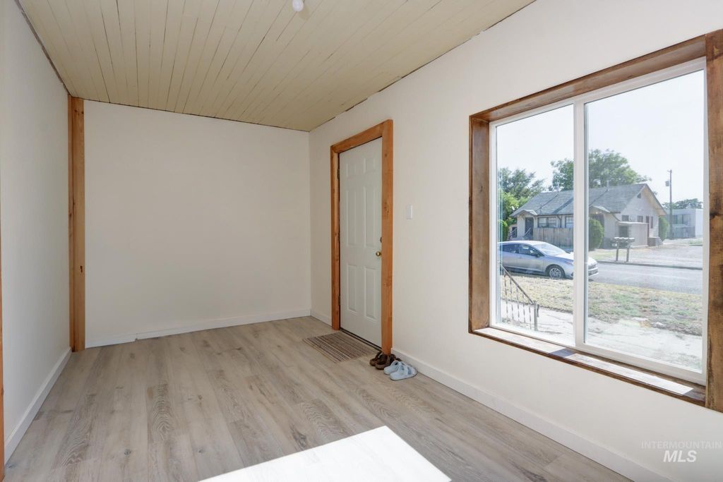 Photo of 285 SW 3rd Street, Ontario, OR 97914 (MLS # 98959047)