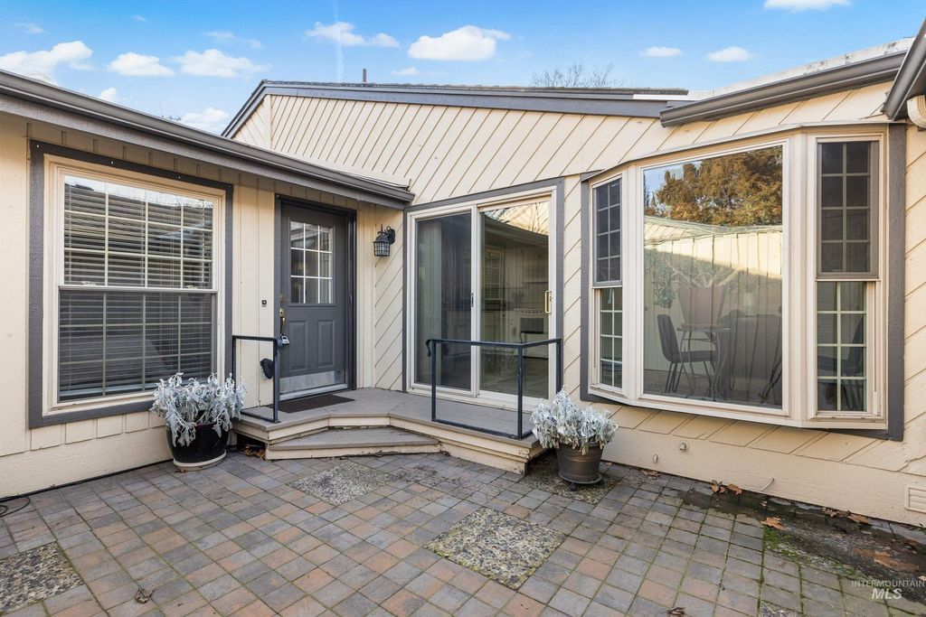 Photo of 7225 W Cascade Dr, Boise, ID 83704 (MLS # 98973132)