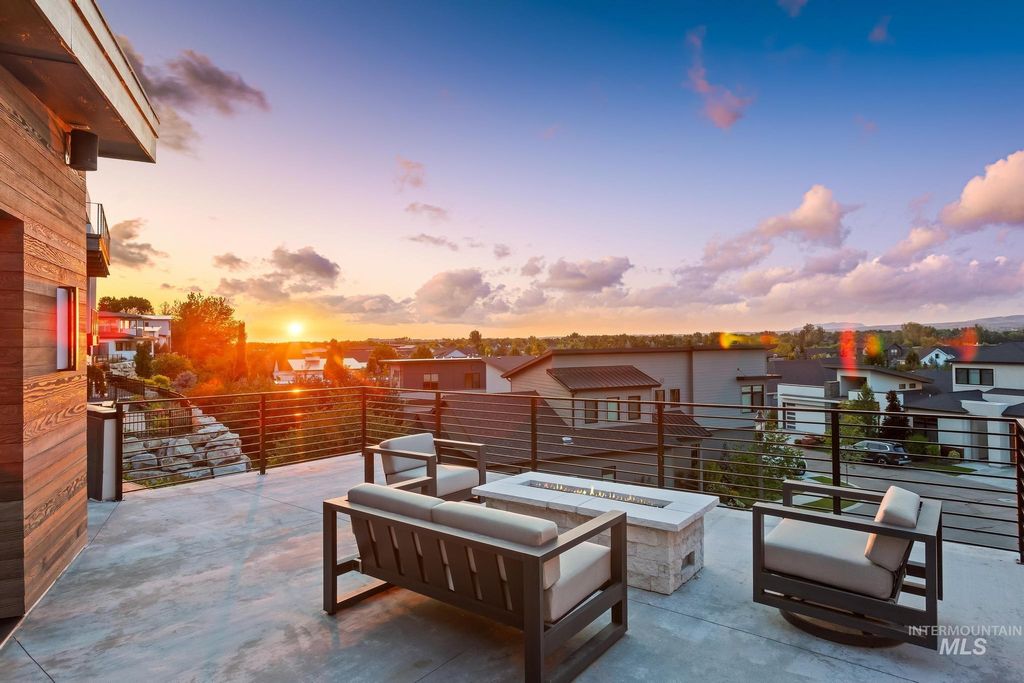 Photo of 885 E Joplin Lane, Eagle, ID 83616 (MLS # 98971765)