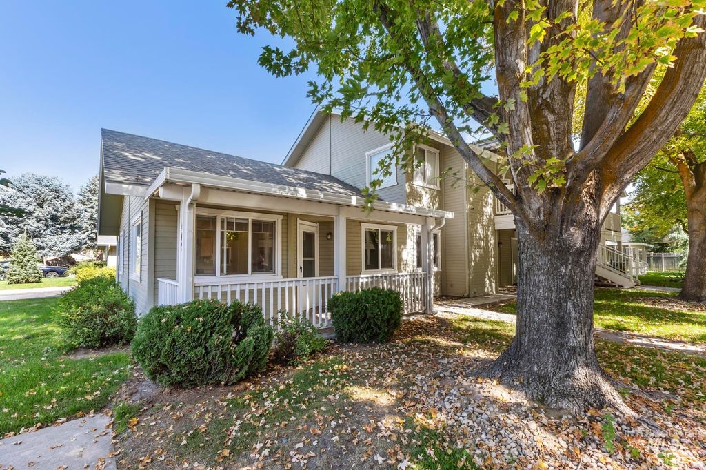 Photo of 409 W State Street, Eagle, ID 83616 (MLS # 98962936)