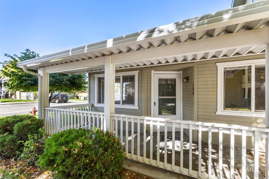Photo of 409 W State Street, Eagle, ID 83616 (MLS # 98962936)